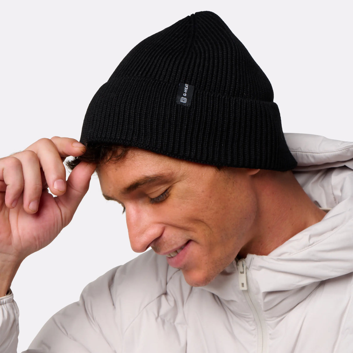 Bonnet noir porté homme