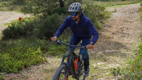 Comment s'habiller pour faire du vélo en hiver ? Roule sans craindre le froid ou la pluie !