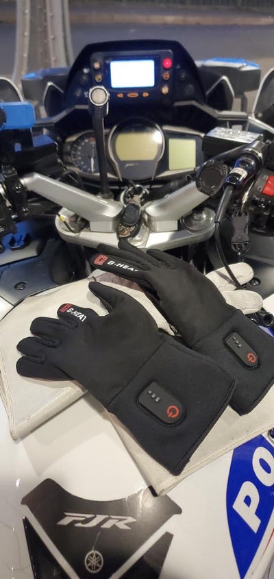 Beheizbare Unterziehhandschuhe & Socken getestet von Jonathan, Motorradpolizist